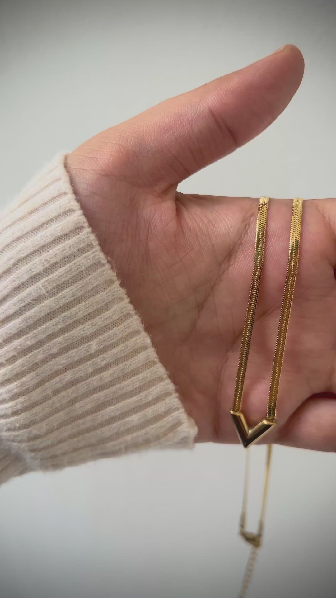 Arrow pendant